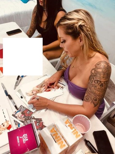 Nina Elle signed model 8x10 Photo -PROOF- -CERTIFICATE- (A0016) - Picture 2 of 2