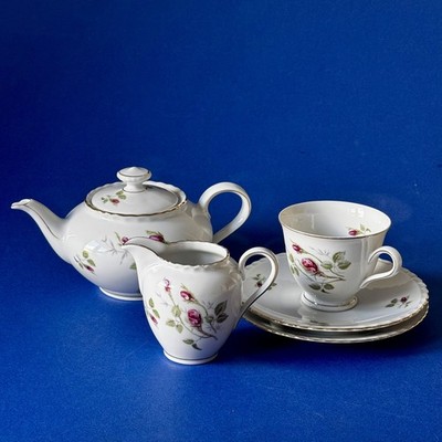 Winterling Marktleuthen Bavaria Foreign - Teekanne, Tasse Untertasse. Rosenknospenmuster 