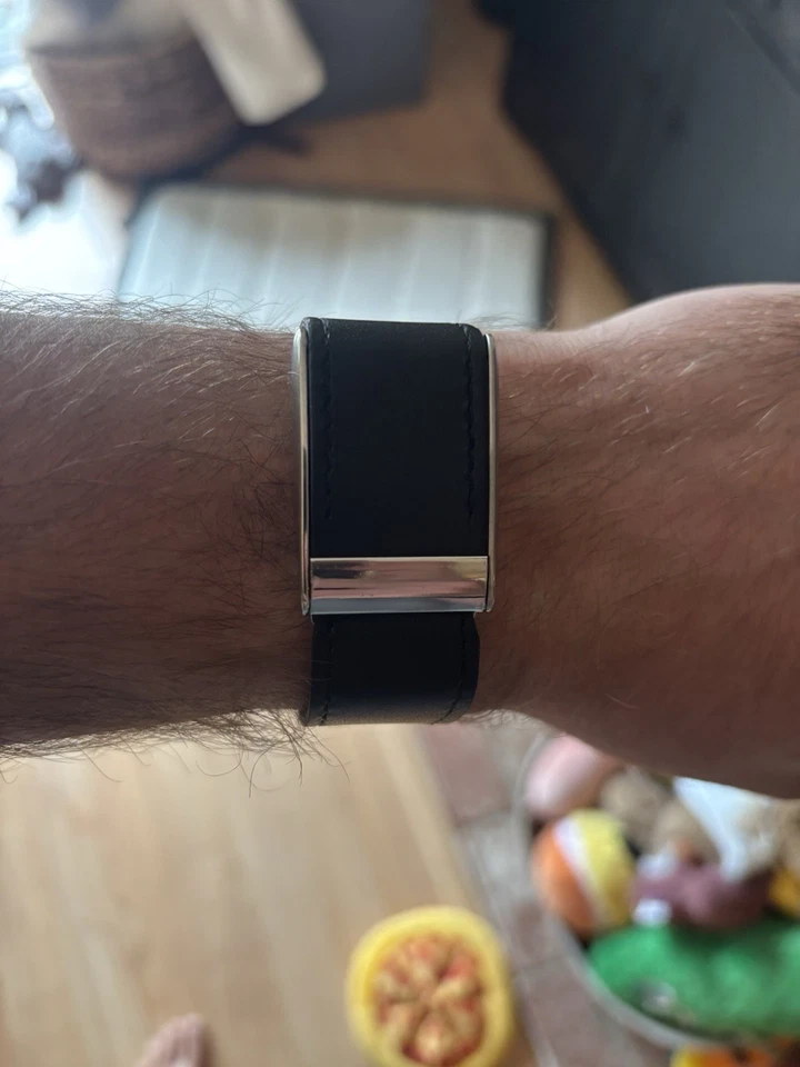 Whoop MG/5.0 Leather Replacement Black Band with shiny silver clasp - Image 3 of 4