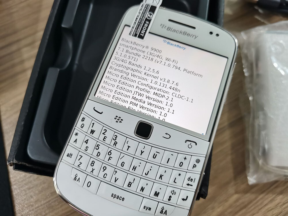 スマートフォン本体 BlackBerry Bold 9900 White Unlocked Original BlackBerry Bold Touch 9900 Mobile Phone 8GB 3G