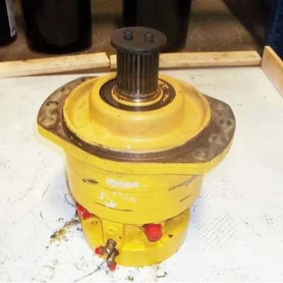 Used Hydraulic Drive Motor - Right Hand fits Gehl V400 7610 7800 7810 136332