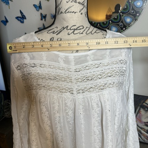 Torrid Women’s Shirt Top Size 0/12/L White Eyelet Lace Embroidered Hi-Lo Blouse - Picture 10 of 15