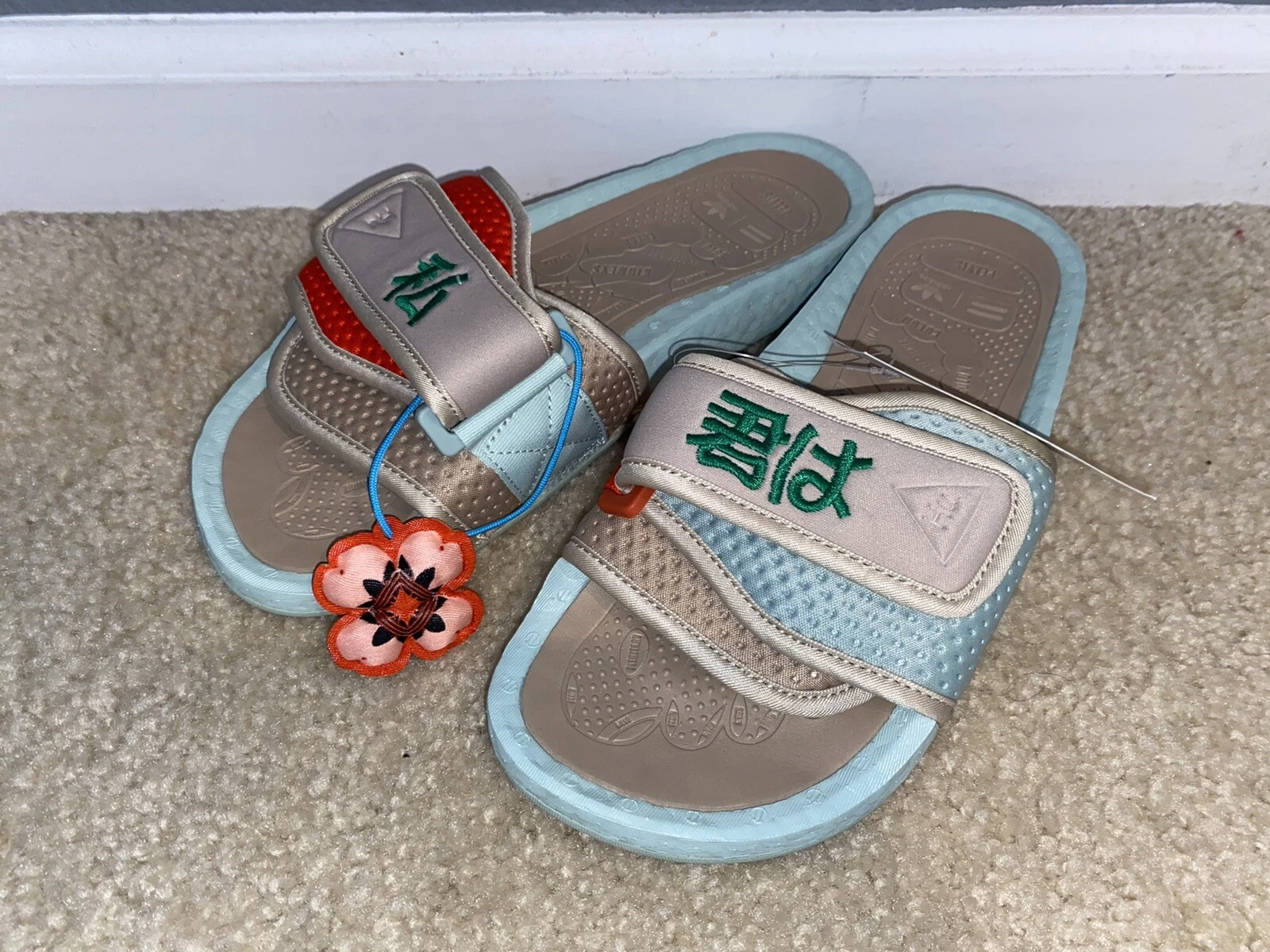 ADIDAS Pharrell x NIGO Friendship Pack Chancletas Boost Slides Hu (taglia 6) S42575