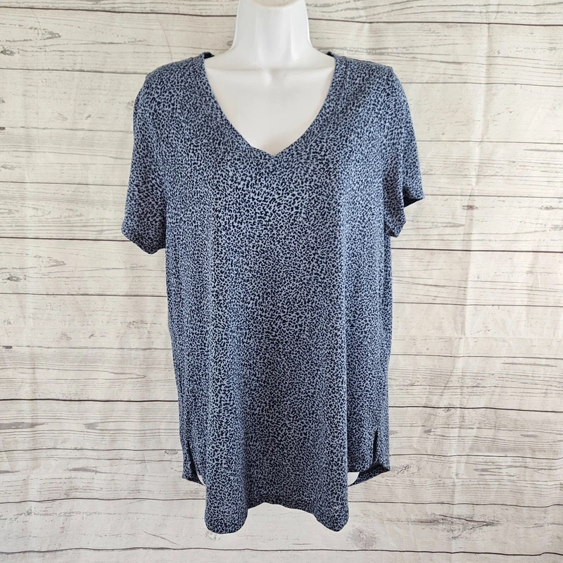 athleta breezy scoop v-neck animal print short sleeve shirt