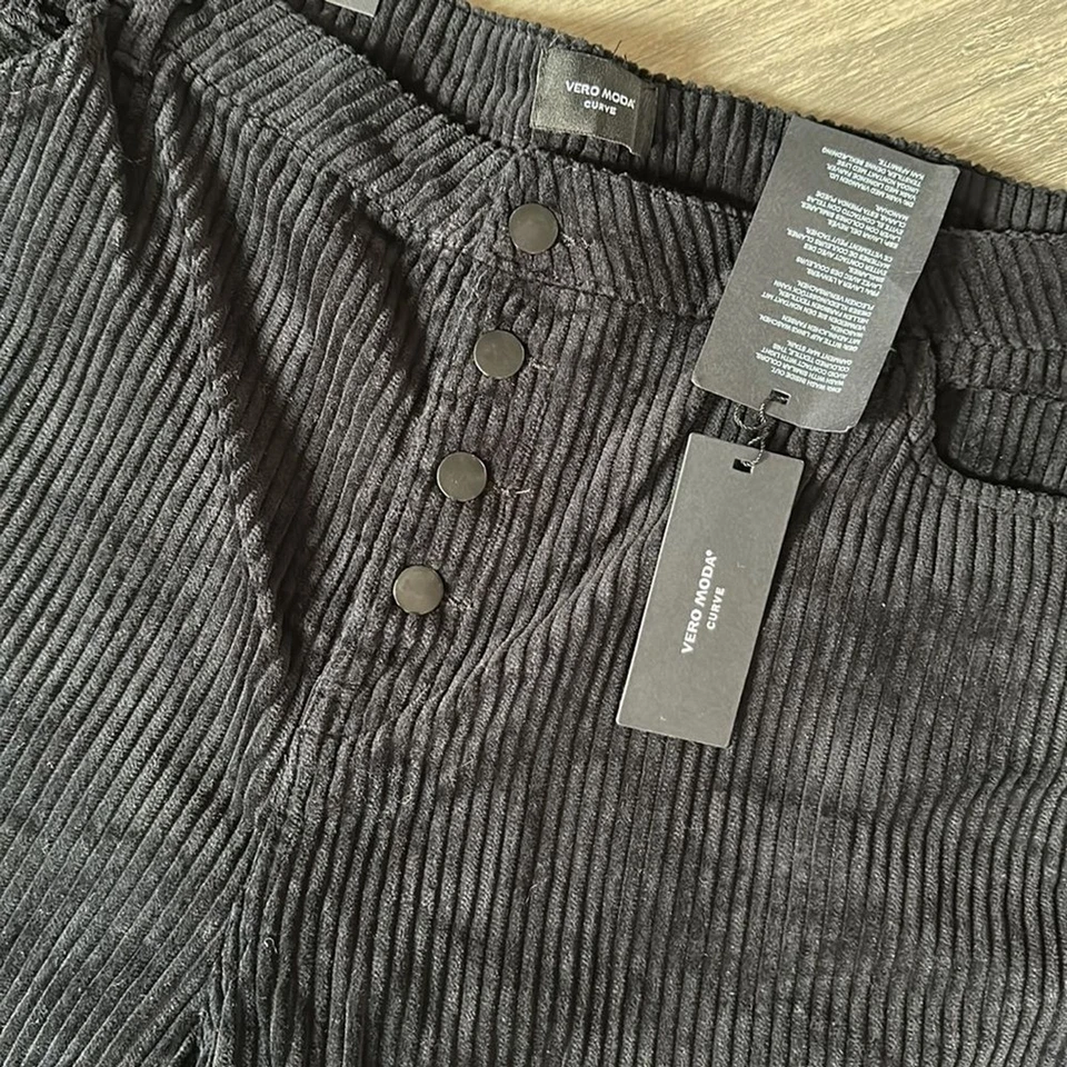 Vero Moda curve NWT Kathy wide leg high rise corduroy pants black size 20 - Image 4 of 4
