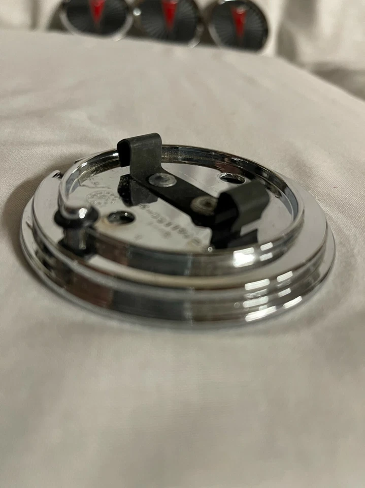 1977-1987 Pontiac Wire Wheel Medallion GM 10035767 NOS 1 JUEGO DE 4 Foto 4 de 4