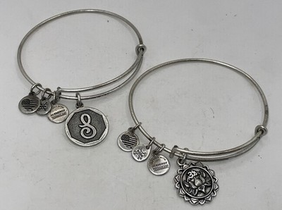 Alex und Ani Silber Initialen S & Lotus Peace Blütenblätter Armreif Armband Set Paar 2016