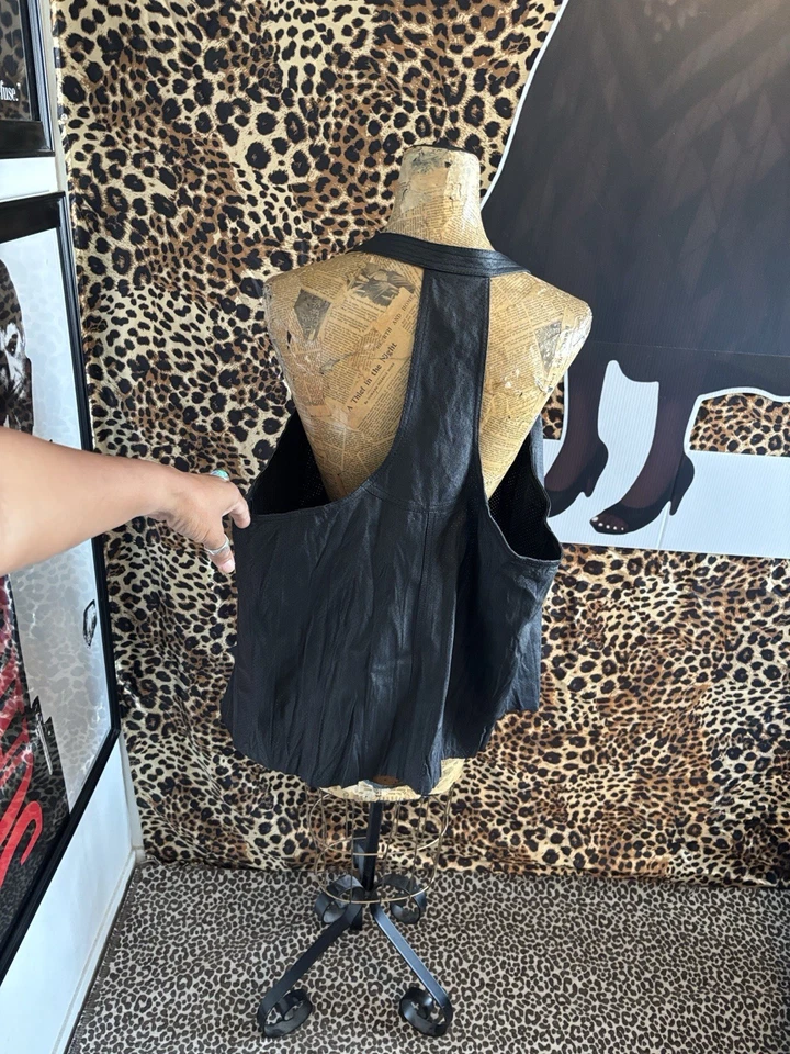 XCVI Upstage Cuero Perforado Moto Chaleco Sin Mangas Espalda Corredora Para Mujer 2X Motociclista Foto 4 de 4