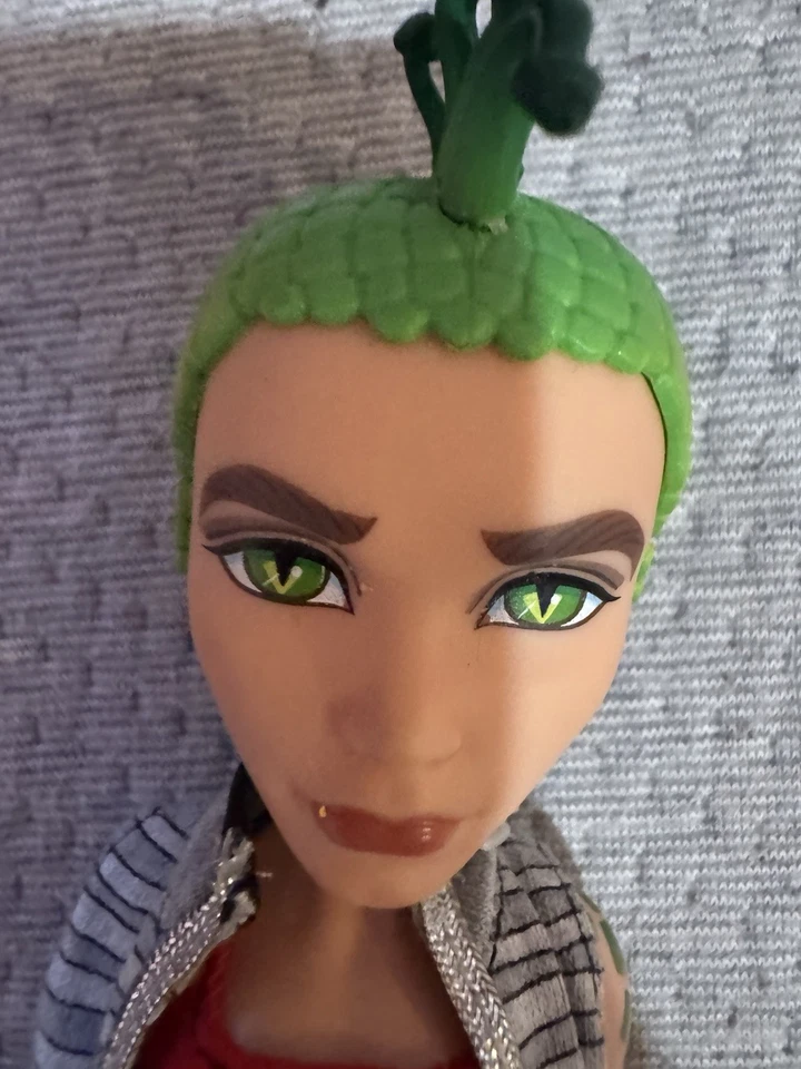 Muñeca Monster High Primera Ola Deuce Gorgon - Camisa Original, Chaleco, Pantalones, Zapatos Foto 2 de 3