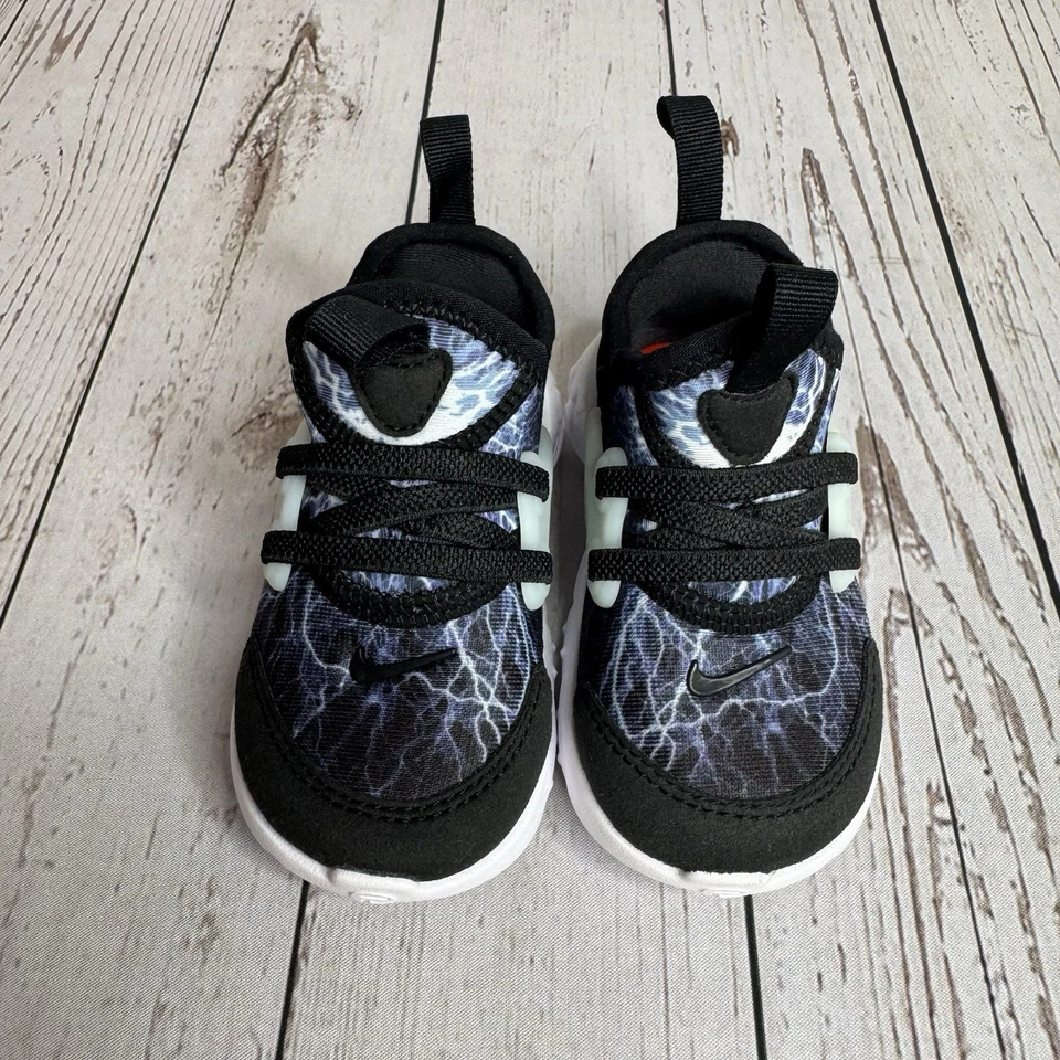 NUEVO Nike RT Presto (TD) Negro Blanco Zapatos Niños Pequeños Tenis Talla 5C Foto 2 de 4