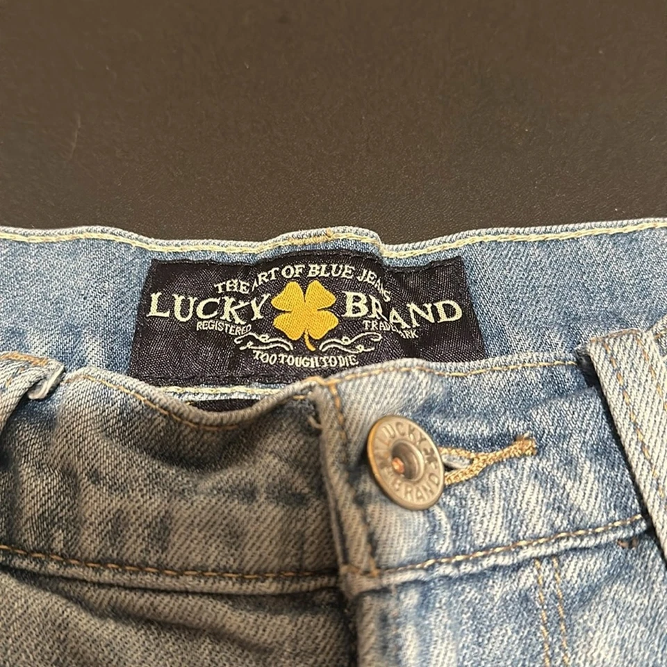 Pantalones cortos vaqueros con flores bordados enrollables Lucky Brand Foto 3 de 4