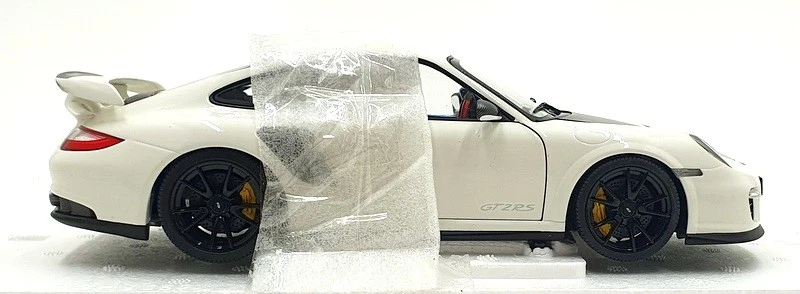 Minichamps 1/18 Diecast 100 069405 - 2011 Porsche 911 GT2 RS White w/Black Wheel - Image 3 of 4
