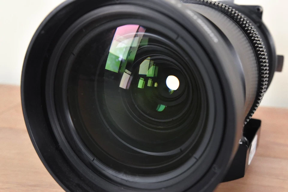 Christie 1.5-2:1 0.95" SXGA+ / 1.4-1.8:1 CT 0.95" HD Projector Zoom Lens CG00Y3A - Image 2 of 4