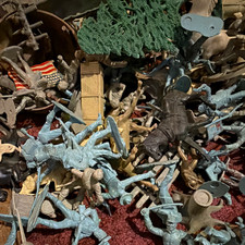 Civil War playset, gray vs blue Toy Soldier Figures w Accessories, Louis Marx Co