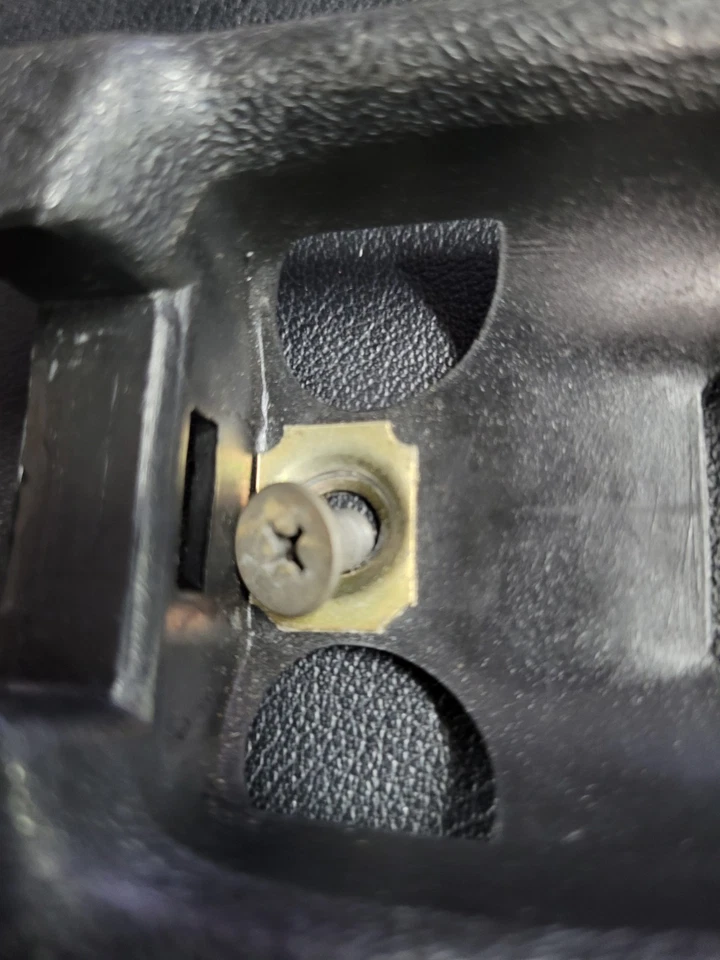 OEM Porsche 1983 1984 1985 924S 944 manija interior puerta pestillo inserción bisel con tornillo Foto 4 de 4