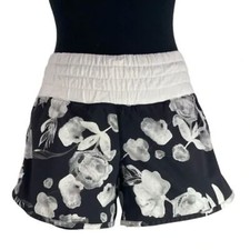 Lululemon floral running short size 4