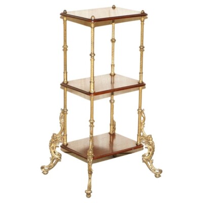 EDLE FRANZÖSISCHE ANTIKE ETAGERE AUS MAHAGONI & MESSING DREISTUFIGE BEISTELLLAMPE TISCH