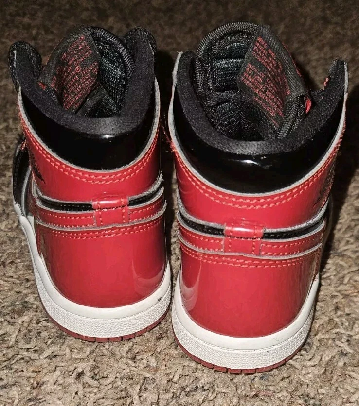 Nike KIDS SIZE 10C TODDLER Jordan 1 Retro High OG Patent Bred Banned - Image 2 of 4