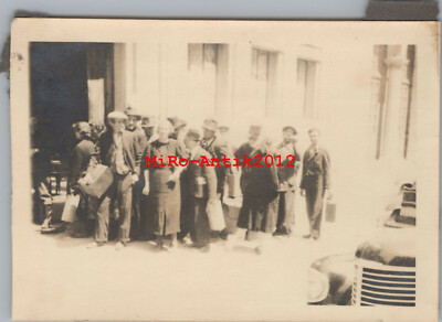 2 x Photo, Dr. Mohnhaupt, French Refugees in Laon, 1940 (N)50449