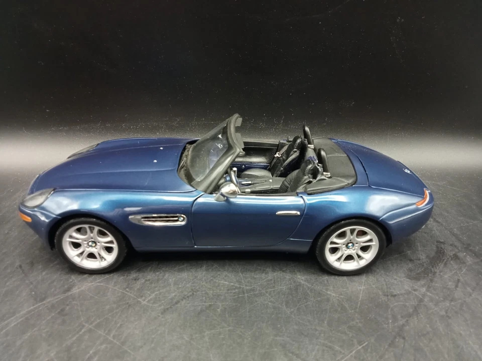BMW Z8 1/18 Kyosho (dealer edition) - Immagine 2 di 4