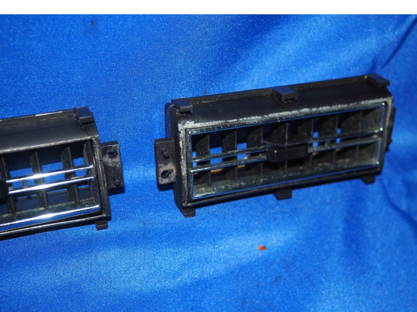 Rolls-Royce Silver Shadow 1965-1980 Left, right Center air ducts Pair