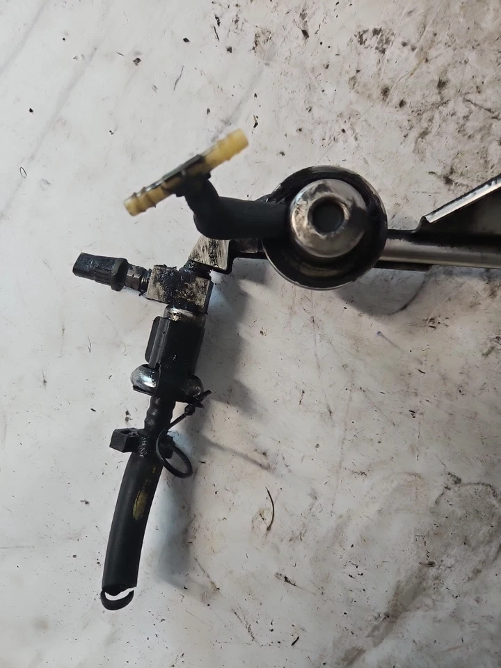 MAZDA 6 2003-2008 seis inyectores de combustible y regulador de presión de riel v6 Foto 2 de 4