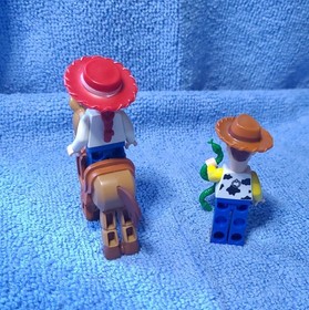 LEGO Toy Story Minifigure Lot &ndash; Woody, Jessie & Bullseye (2010 Originals)...
