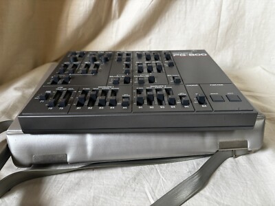 Roland PG-800 Synthesizer Programmer w/ case, cable JX-8p Roland PG-800 Synthesizer Programmer w/ case, cable JX-8p