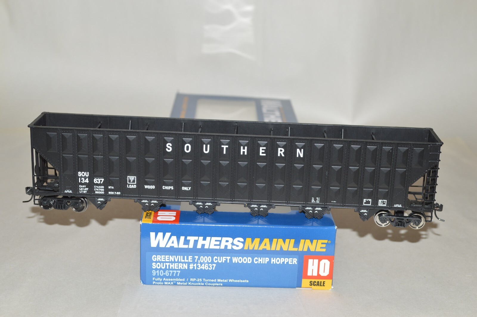 HO Walthers Greenville 7000 cf wood chip hopper car train Southern Ry