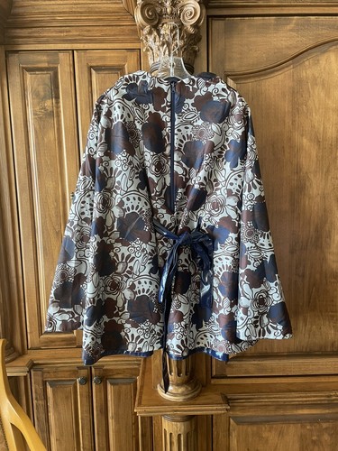 Chic Rain Cape Poncho/Antthony Design 