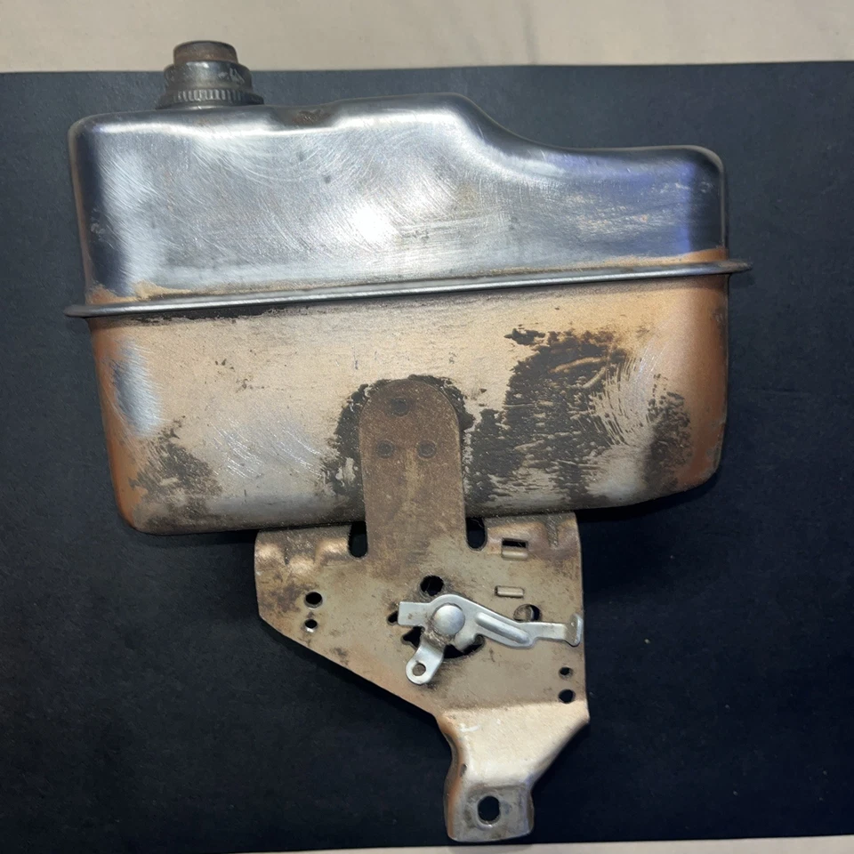 GENUINO 5 HP BRIGGS AND STRATTON EJE HORIZONTAL Tanque de Combustible 5hp PN-555192/135202 Foto 2 de 3