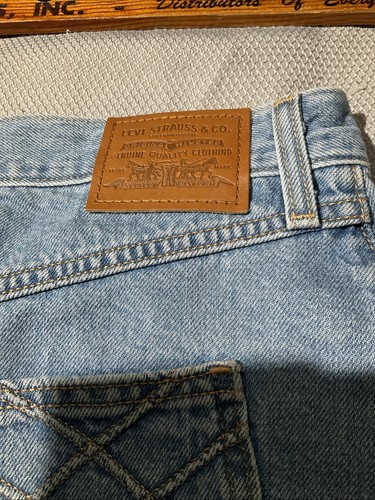 Levis Premium Mid Length Shorts Womens Size 26 80s Mom Denim Casual Pants - Picture 13 of 13