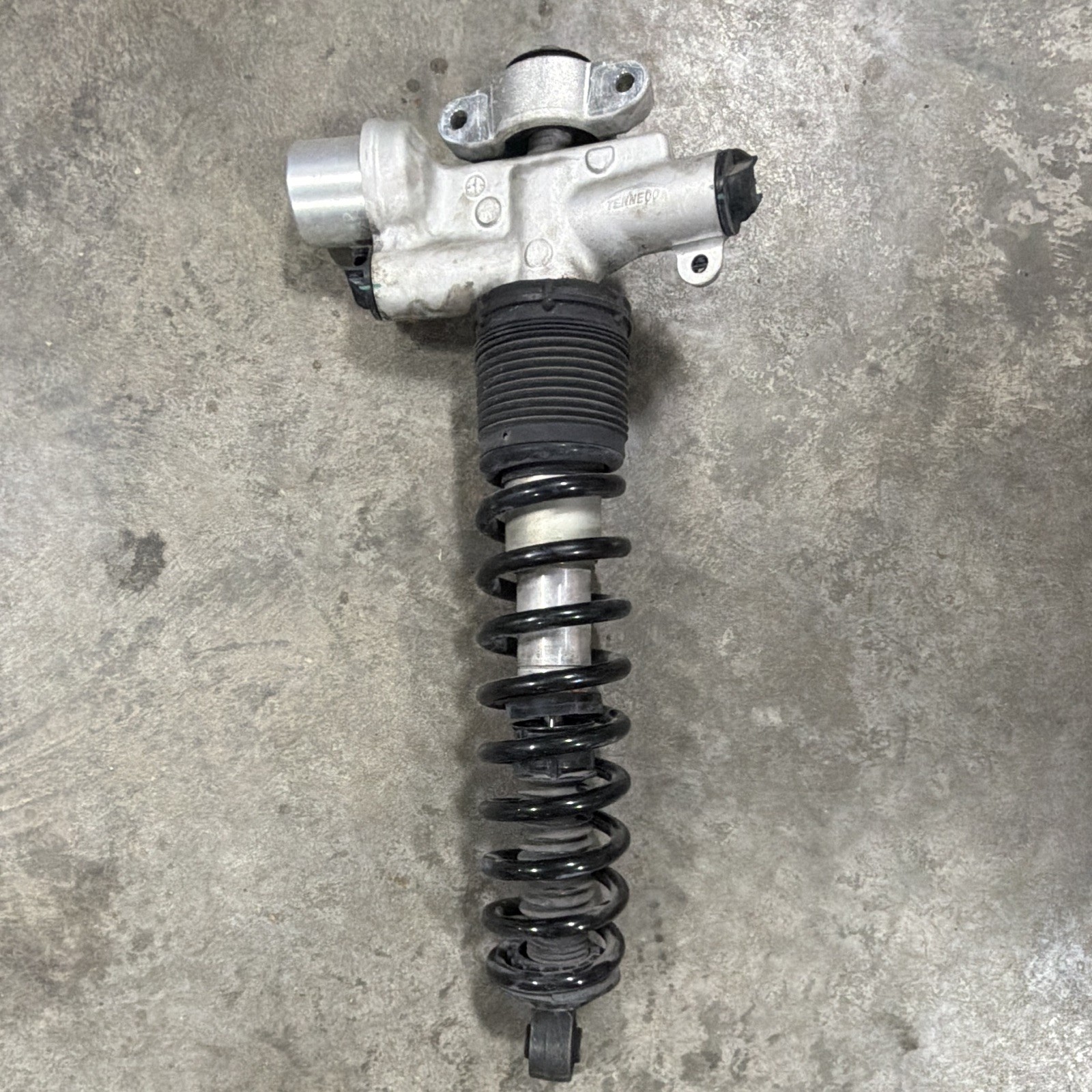 McLaren GT 2022 FRONT Strut assembly P/N 22BA341GP