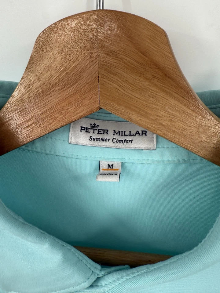 Camisa polo masculina Peter Millar Veritex Bank Championship conforto verão média - Imagem 4 de 4