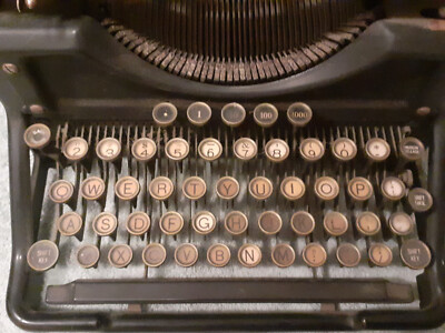 Number 6 Underwood Typewriter with an 11 inch carriage. Early 1934