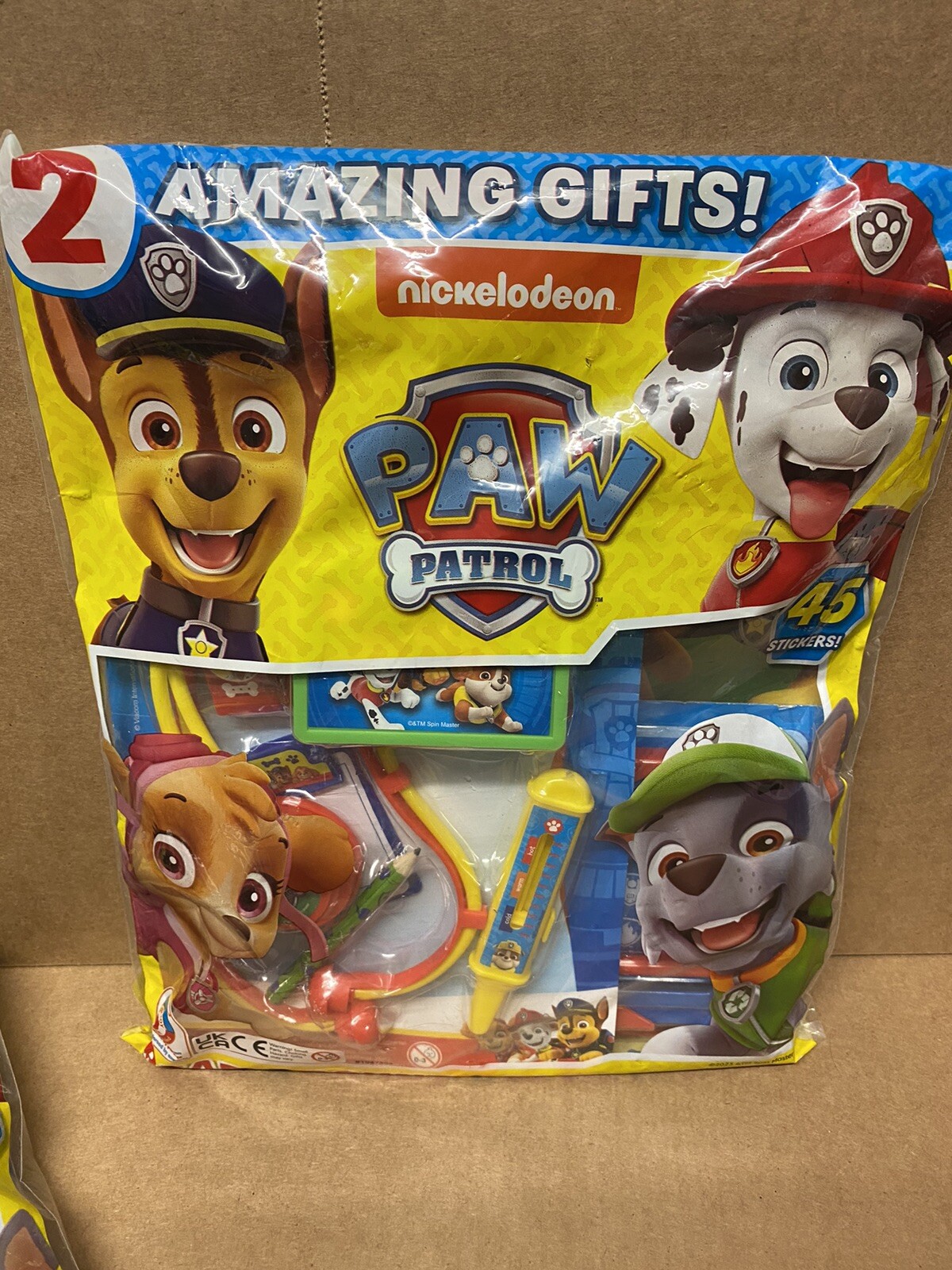 Paw Patrol magazine #118 Read draw play learn with 2 amazing playset toys