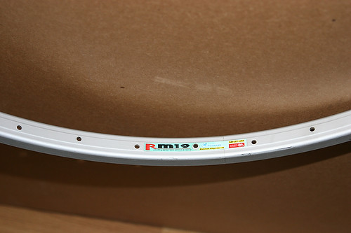 Weinmann RM19 Alloy Rim 36 H 27 x 1 1/4 inch Silver SV   WR1