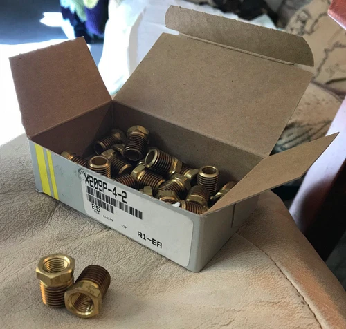 PARKER X209P-4-2 / JOHNSON CONTROLS M-111 (Box of 25) 1/4" x 1/8" Pipe Bushing