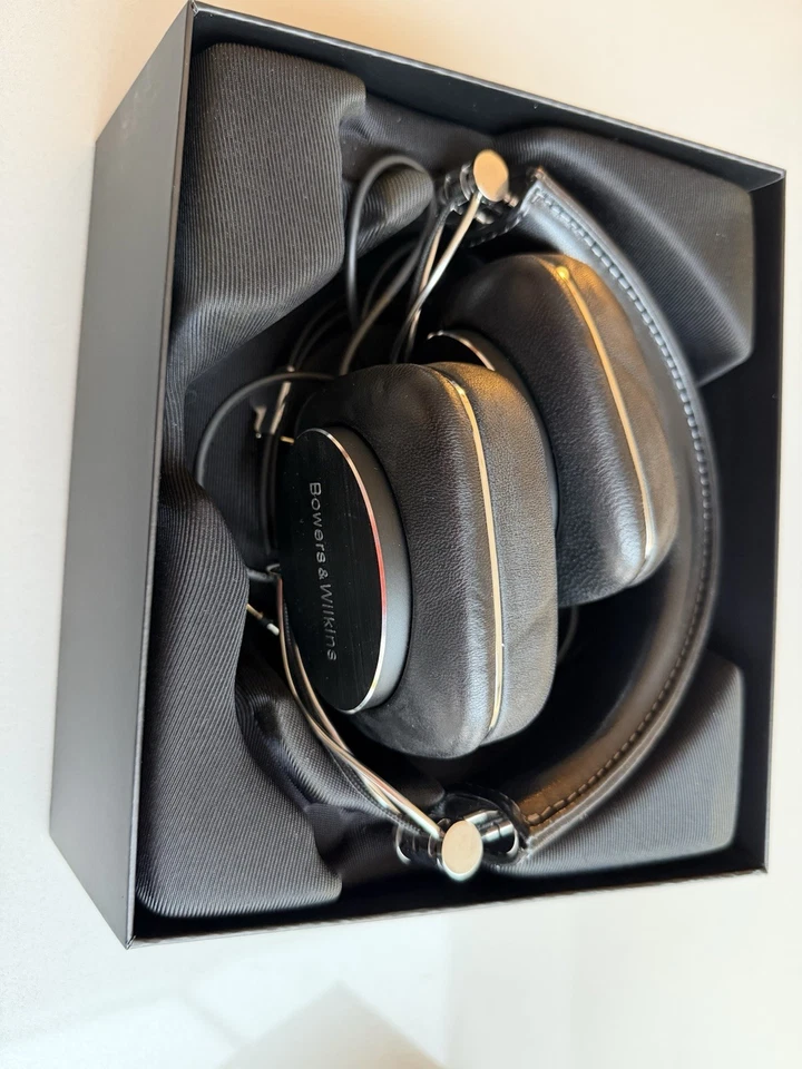 B&W P7 Wired Headphones. Mint Condition Never Used - Image 3 of 4