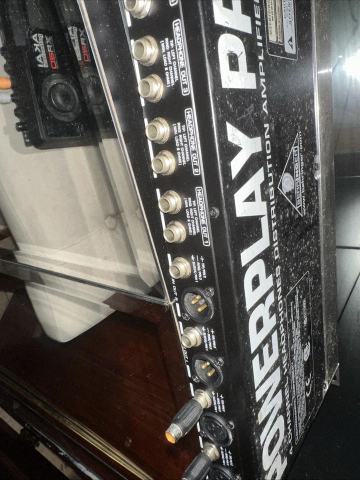 Amplificador de distribución de auriculares de 4 canales Behringer Powerplay Pro-XL HA4700 Foto 3 de 3