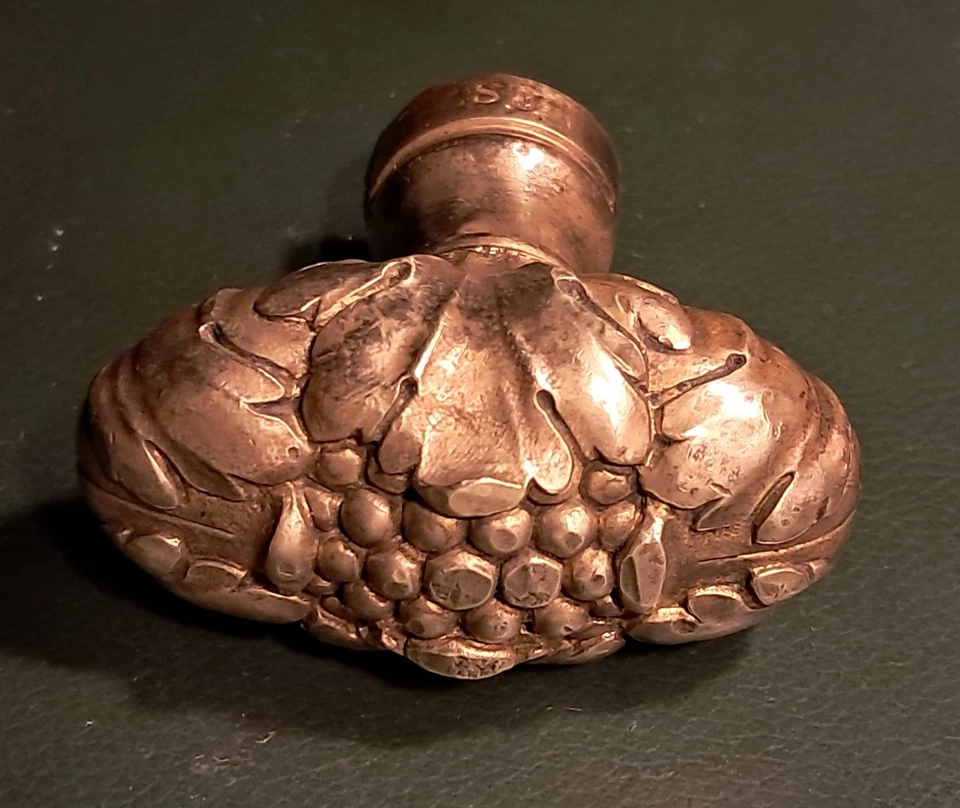 ▨6X6mm,ancien Bouton porte bronze Raisin ciselé,Poignée style Renaissance, XIX - Photo 1/4
