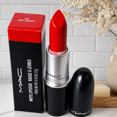 MAC Lipsticks New and Boxed (different shades available) Fast Shippping