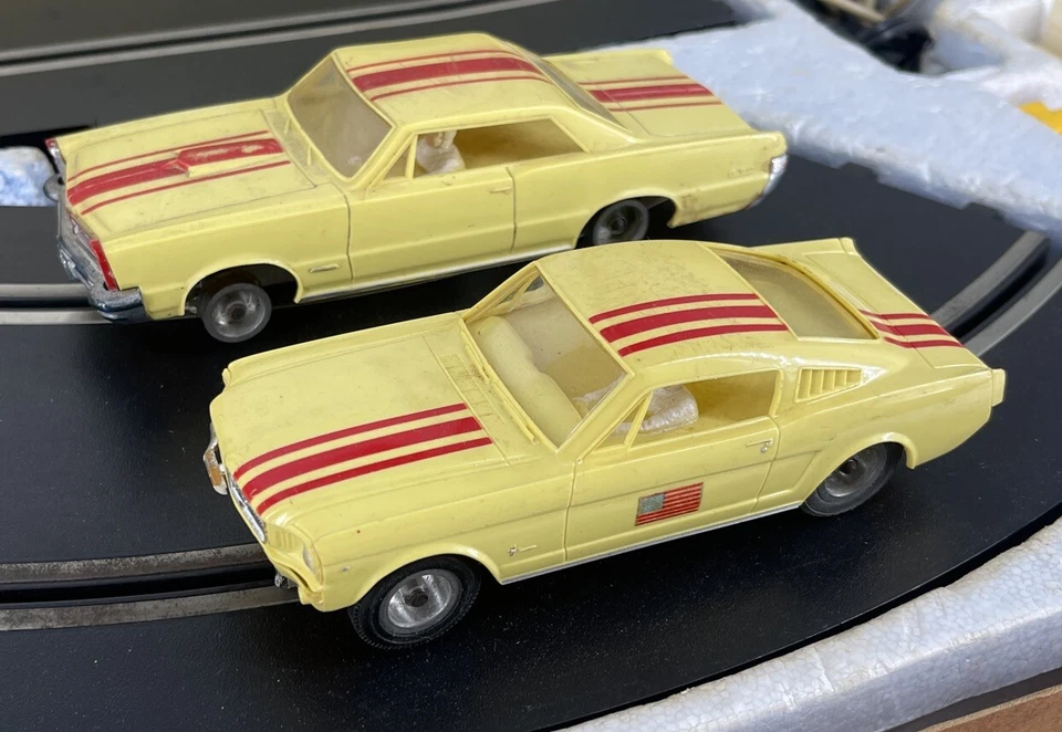 Juego de 2 coches Aurora K&B 1/32 Slot Car A-Jet #3200 con coches muy raro bonito vintage Foto 2 de 4