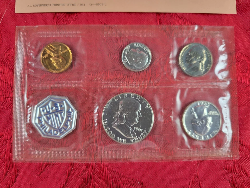 US Mint Set: Philadelphia (1961) all OGP, PROOF Strike, Token, Lots of Luster - Image 2 of 4