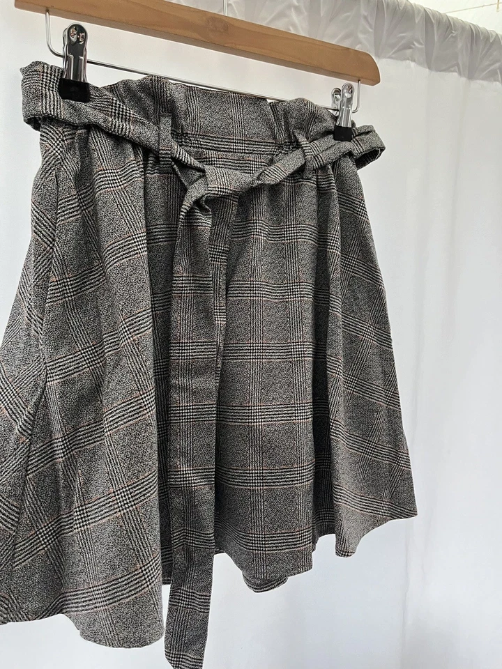 H&M Grey Check Paperbag Short Skirt Size 6 W28 Polyester Blend - Image 2 of 4