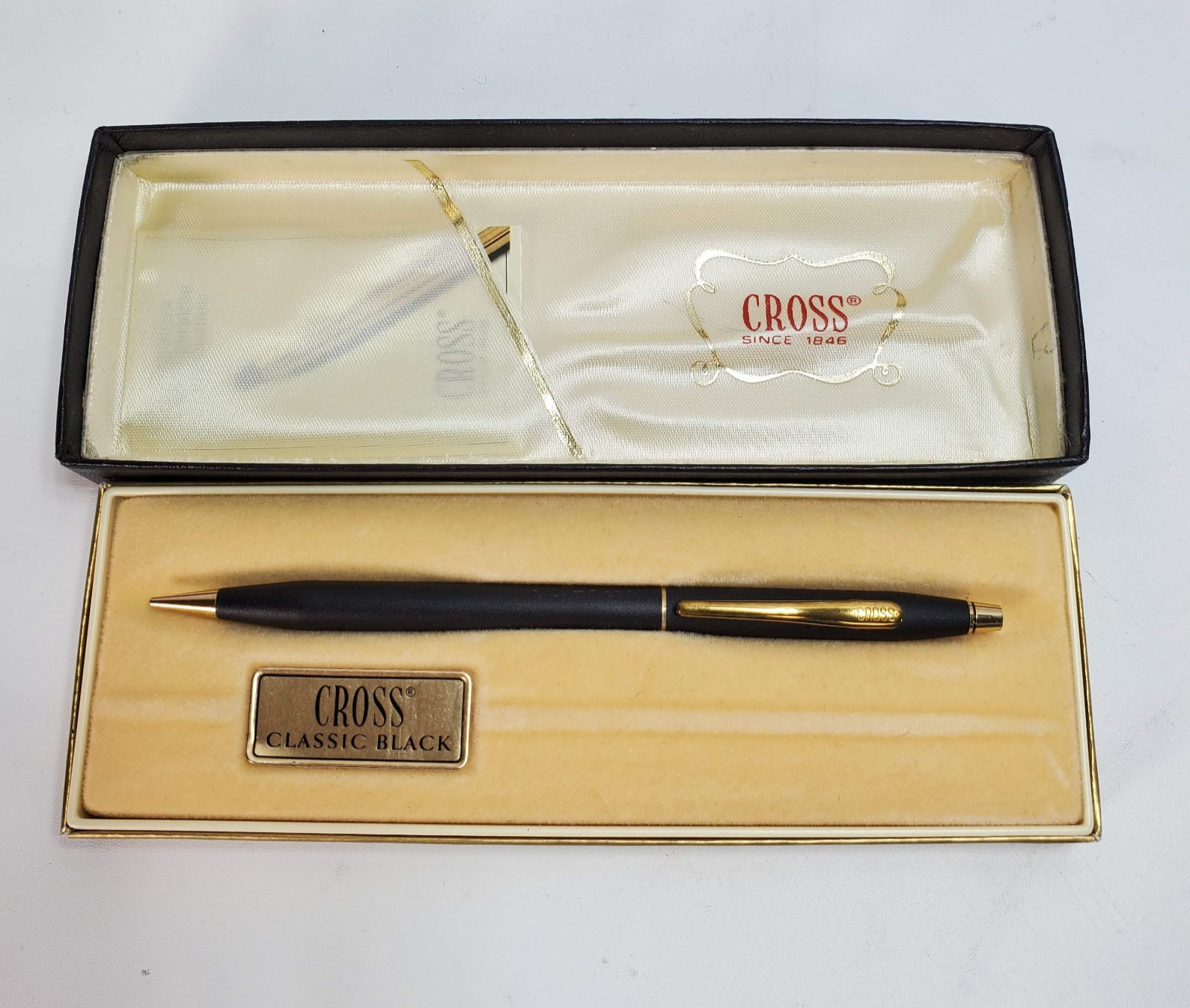 # 2503 Case Engraved Initials In Box