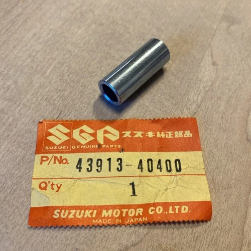 SPACER, CHAIN ROLLER *{MODEL T,X}*