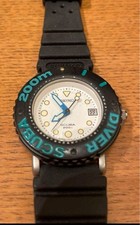 Seiko Scuba 5H25-6A1A weißes Zifferblatt Quarz Herrenuhr gebraucht...