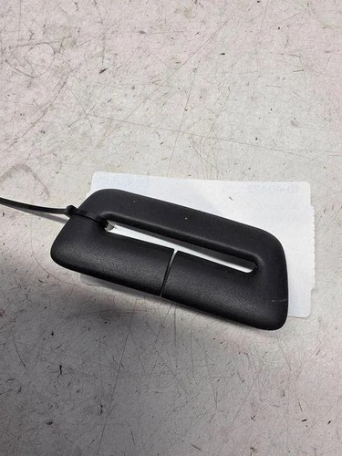 Seatbelt trim