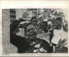1965 Press Photo Rhodesian woman cries during Independence protest in Kenya